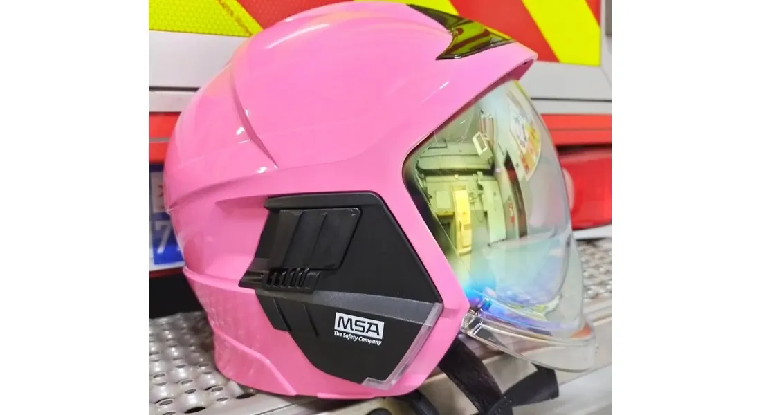 Casque de pompiers rose
