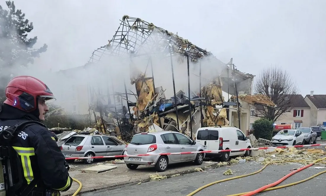 Explosion à Magny-lès-Hameaux