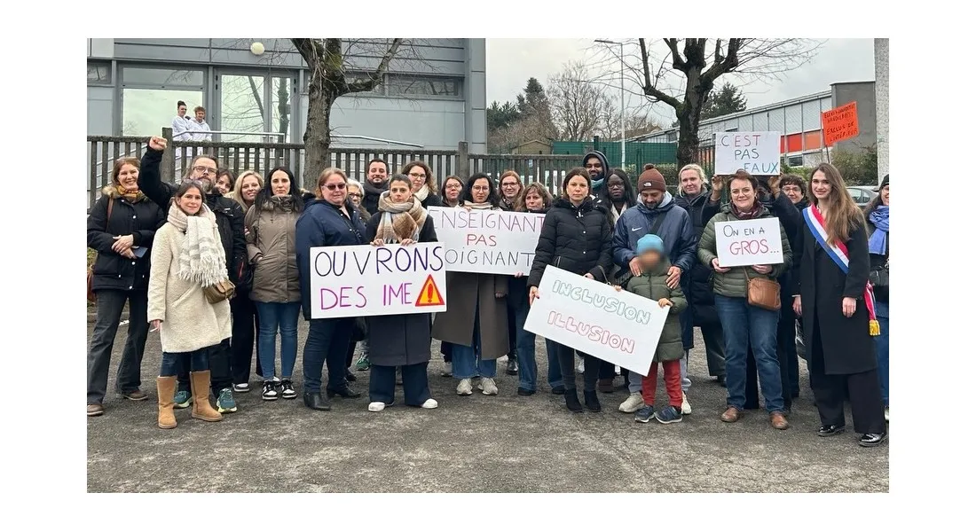 Grève à l'école élémentaire Saint-Exupéry à Savigny-sur-Orge