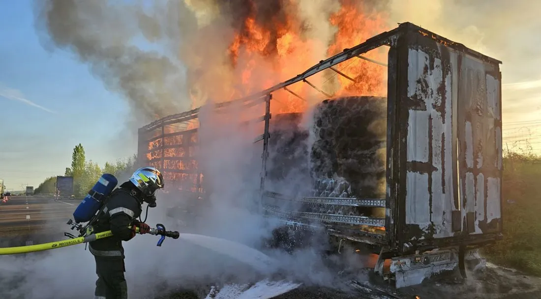 Poids-lourd en feu sur l'A1