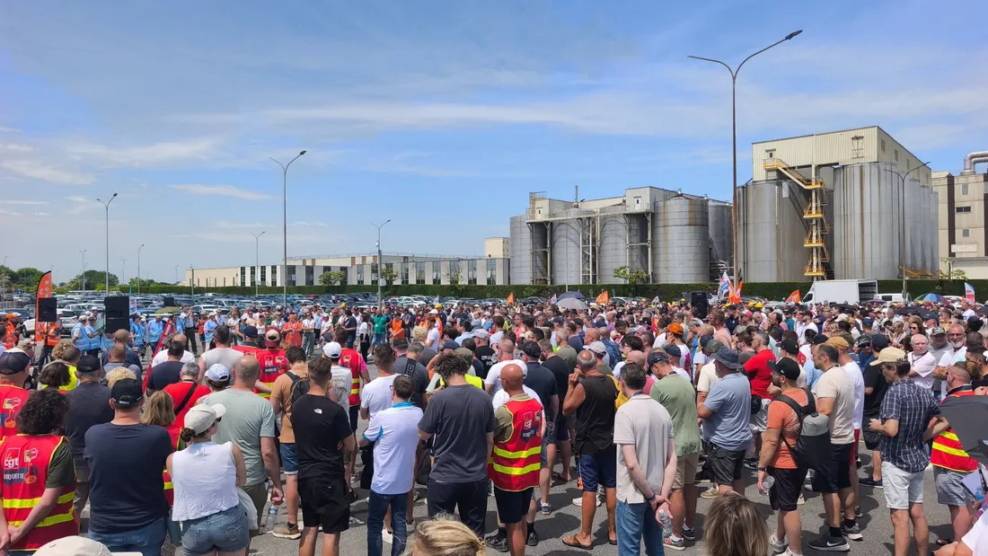 Rassemblement de salariés à Lestrem