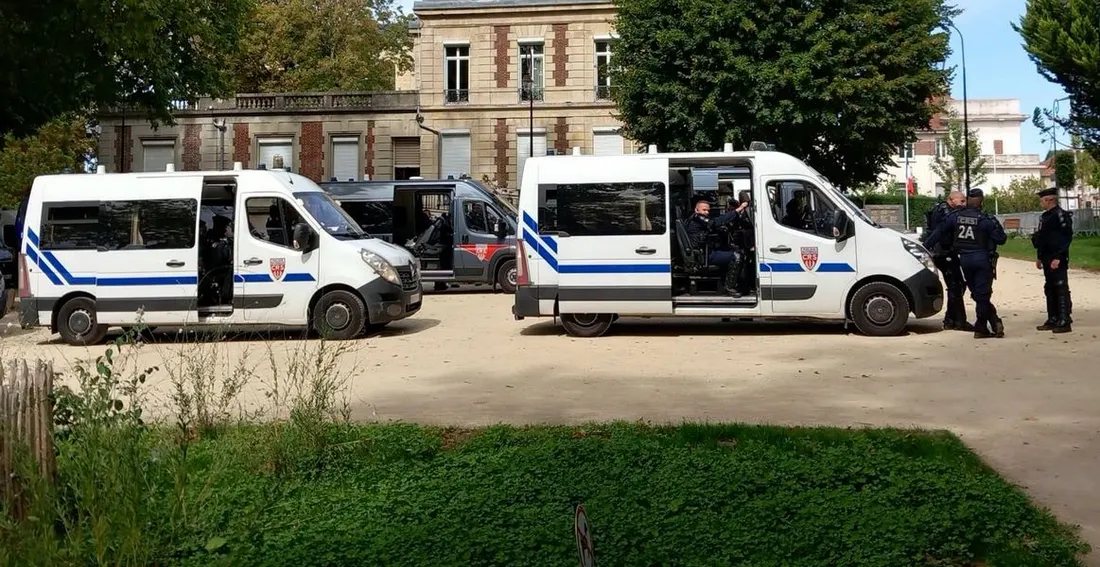 Policiers à Margny-les-Compiègne