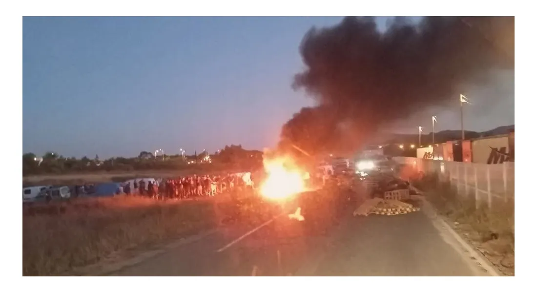 Barricade enflammée à Frontignan