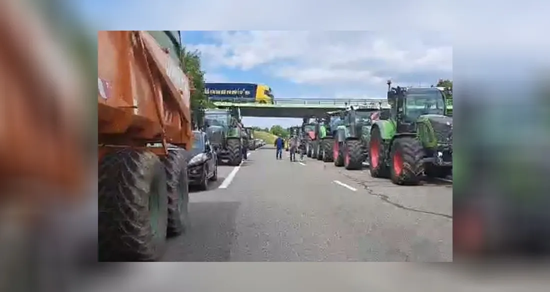 Autoroute A16 bloquée