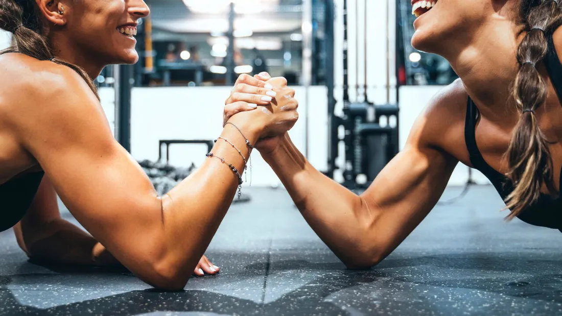 Un tournoi de bras-de-fer féminin à Massy