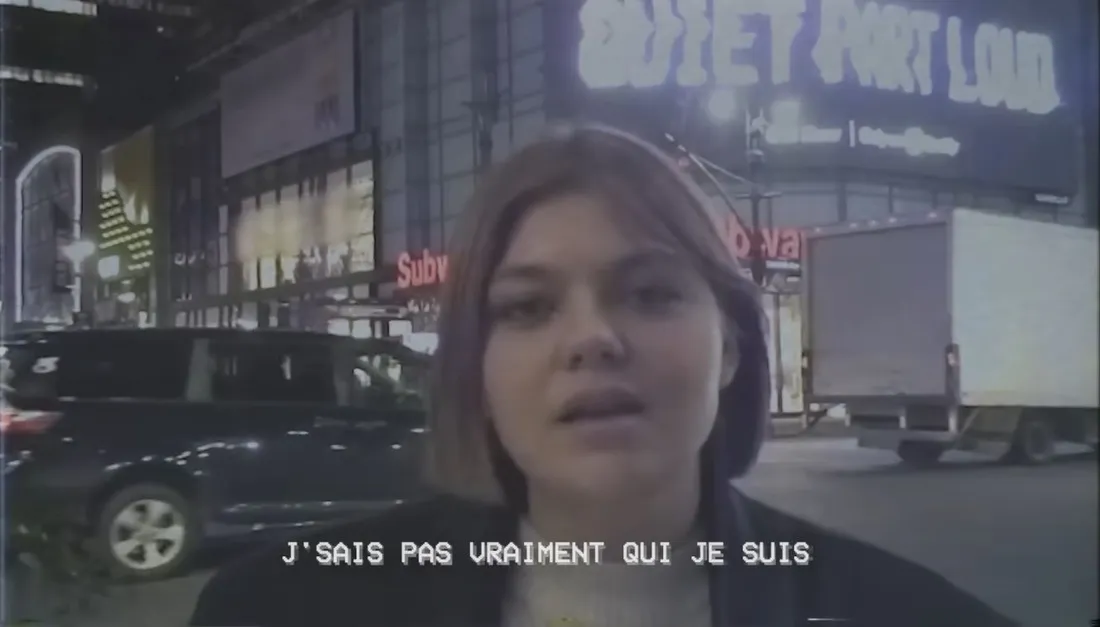 Louane dans le clip de "La fille"