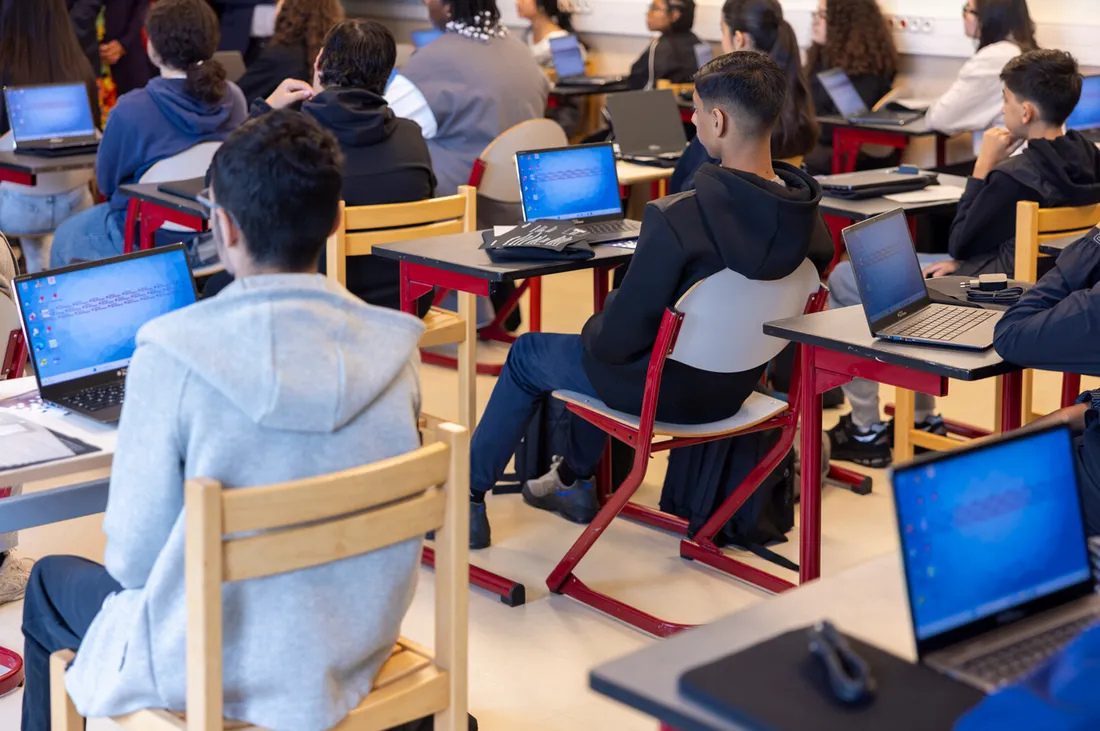 Lycéens et matériel électronique