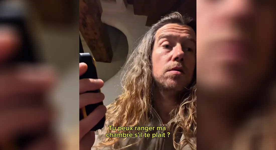 Julien Doré parle avec son fils