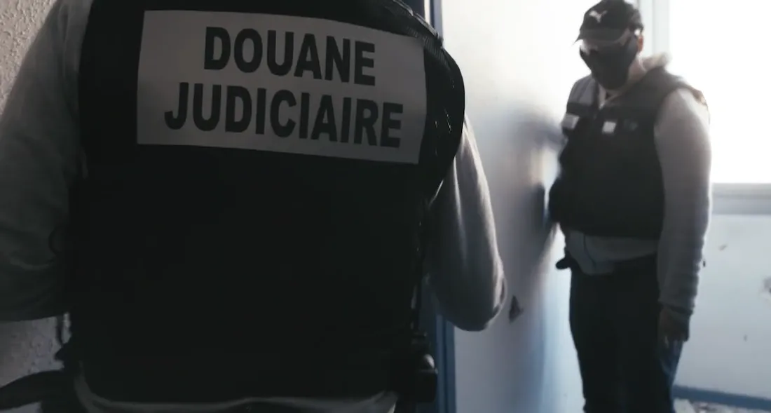 Douaniers judiciaires en action