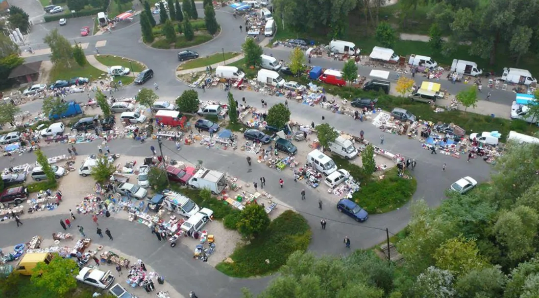 Brocante à Étampes