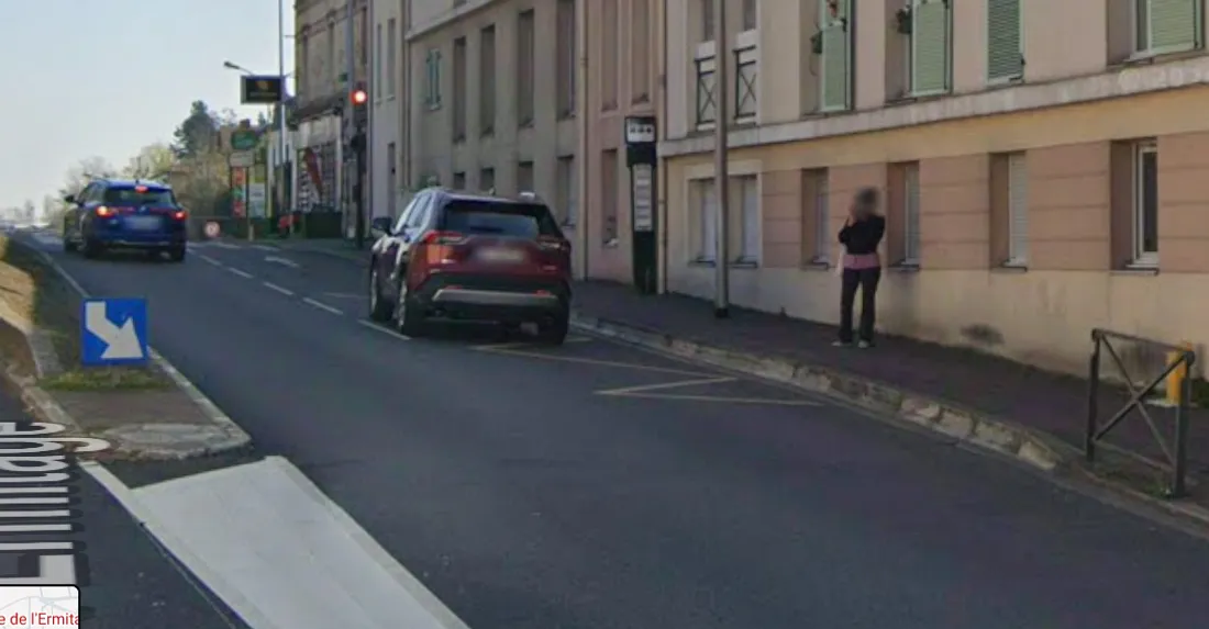 Arrêt de bus "Ermittage" à Saint-Germain-en-Laye
