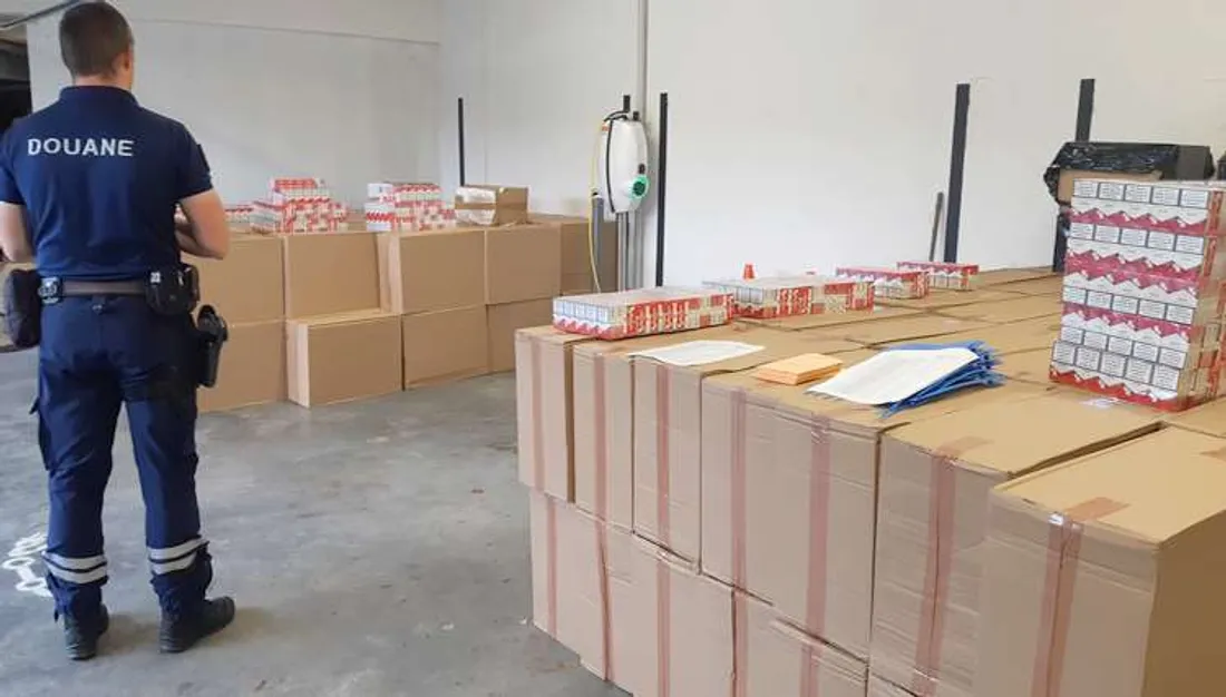 Prise de cigarettes de contrebande