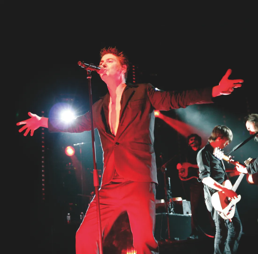 Etienne Daho en concert à Paris en 2008