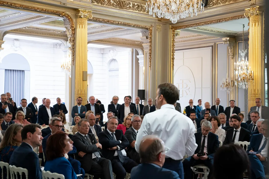 Emmanuel Macron avec les maires