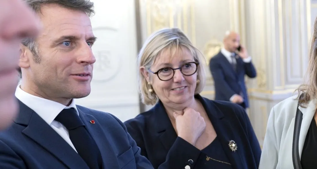 Sylvie Retailleau à côté d'Emmanuel Macron