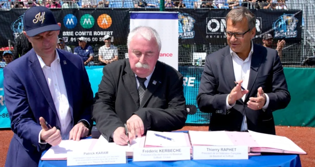 Signature d'un partenariat