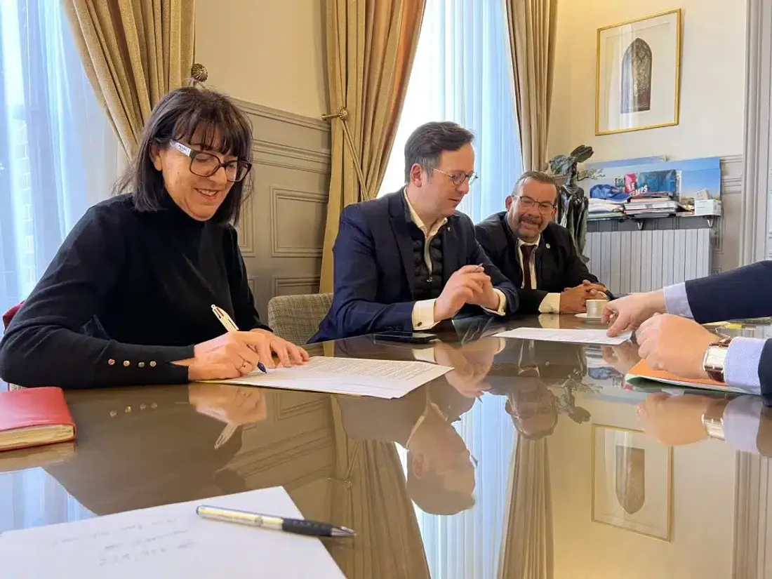 Signature de la vente d'une parcelle