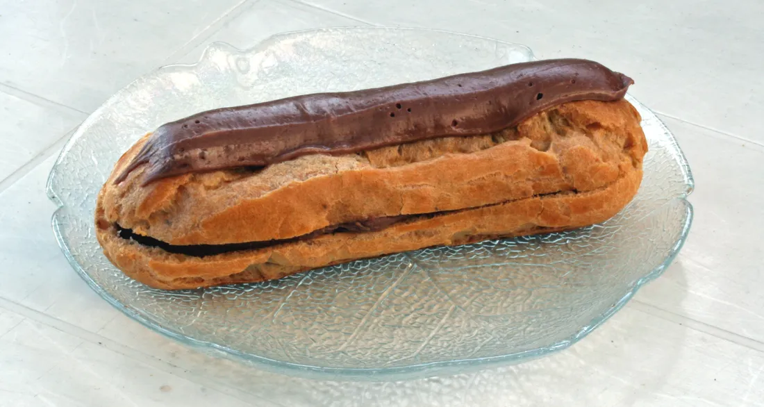Éclair au chocolat