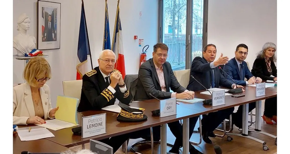 Au centre, Patrice Vergriete