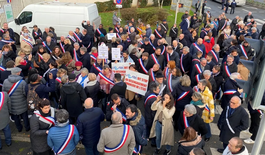 Manifestation de maires à Evry-Courcouronnes