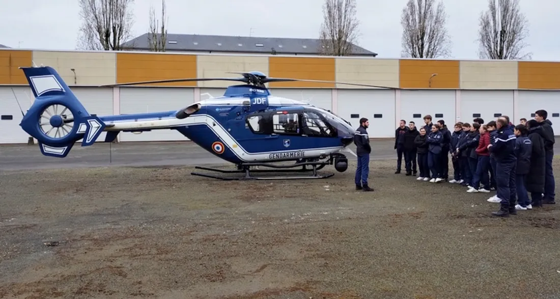 Hélicoptère à Lucé