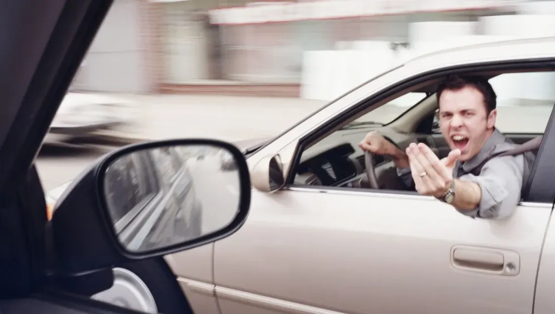 Un automobiliste menace de mort une conductrice après un accident