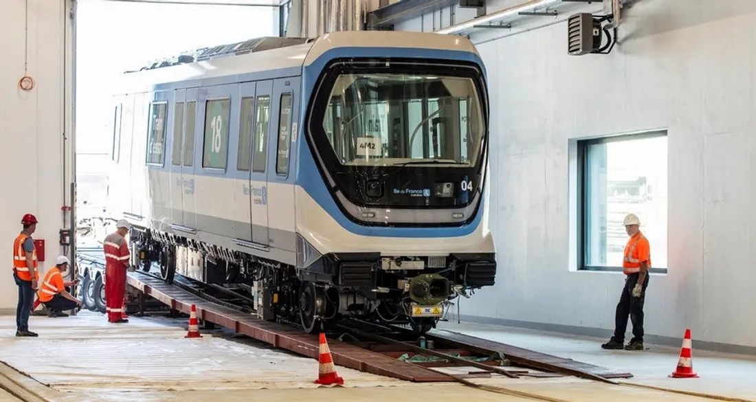 Rame du métro de la ligne 18