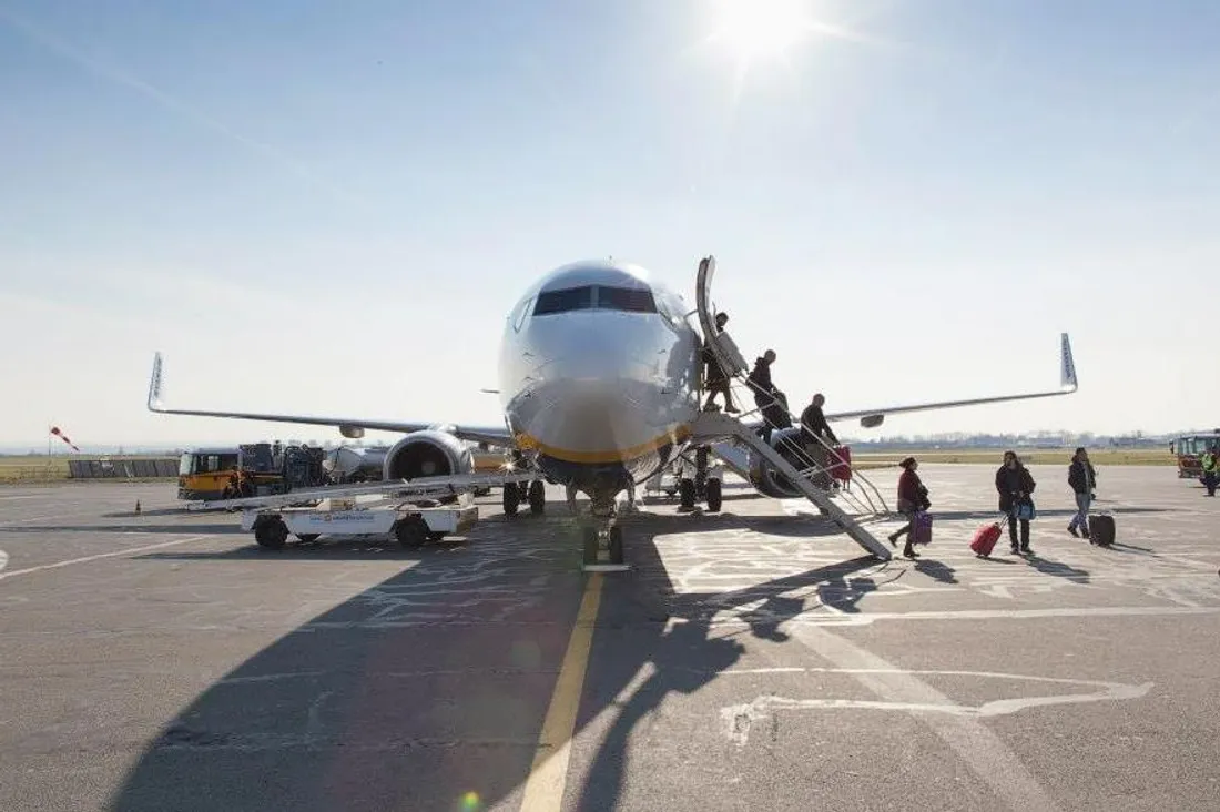 Avion sur le tarmac de l'aéroport de Beauvais-Tillé