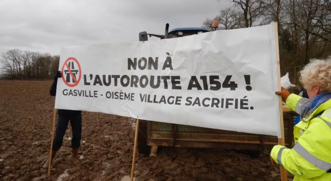 Action contre l'autoroute A154