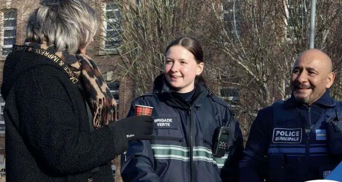 Café avec policiers