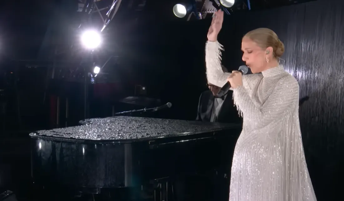 Céline Dion chante perchée sur la Tour Eiffel