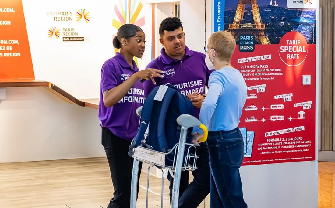 Ces jeunes peuvent orienter les touristes