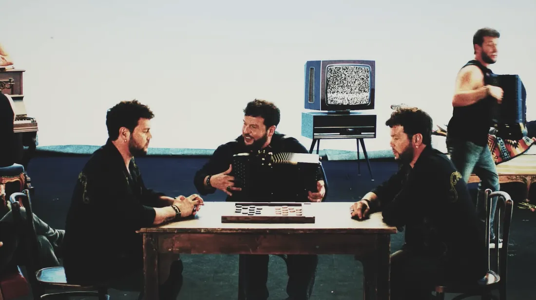 Claudio Capeo dans le clip de "Madame"