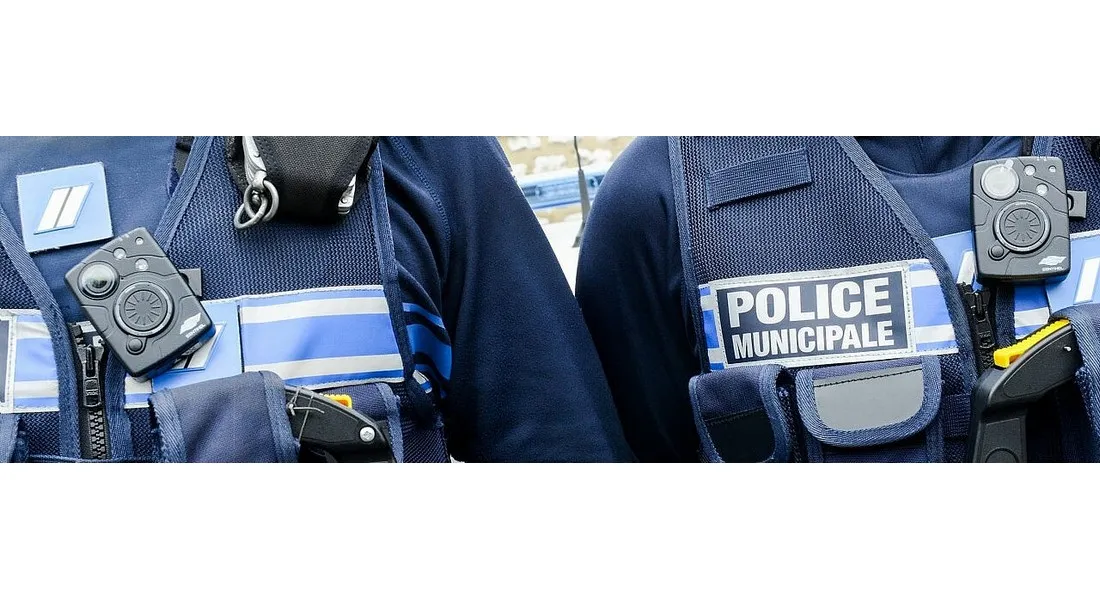 Policiers équipés de caméras