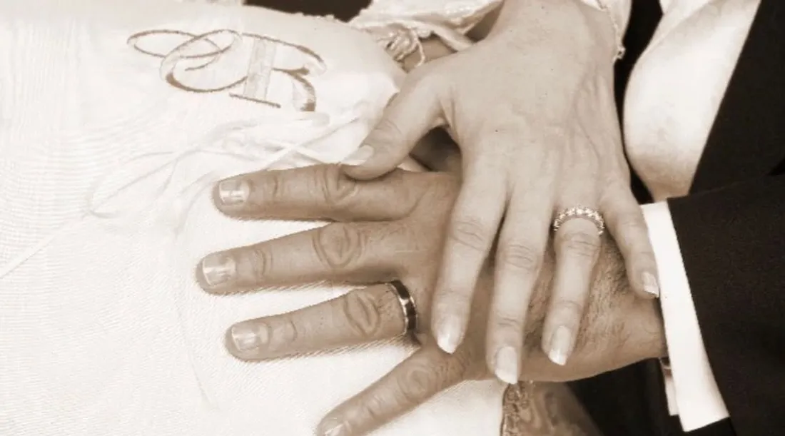 Mains de Céline Dion et René Angélil
