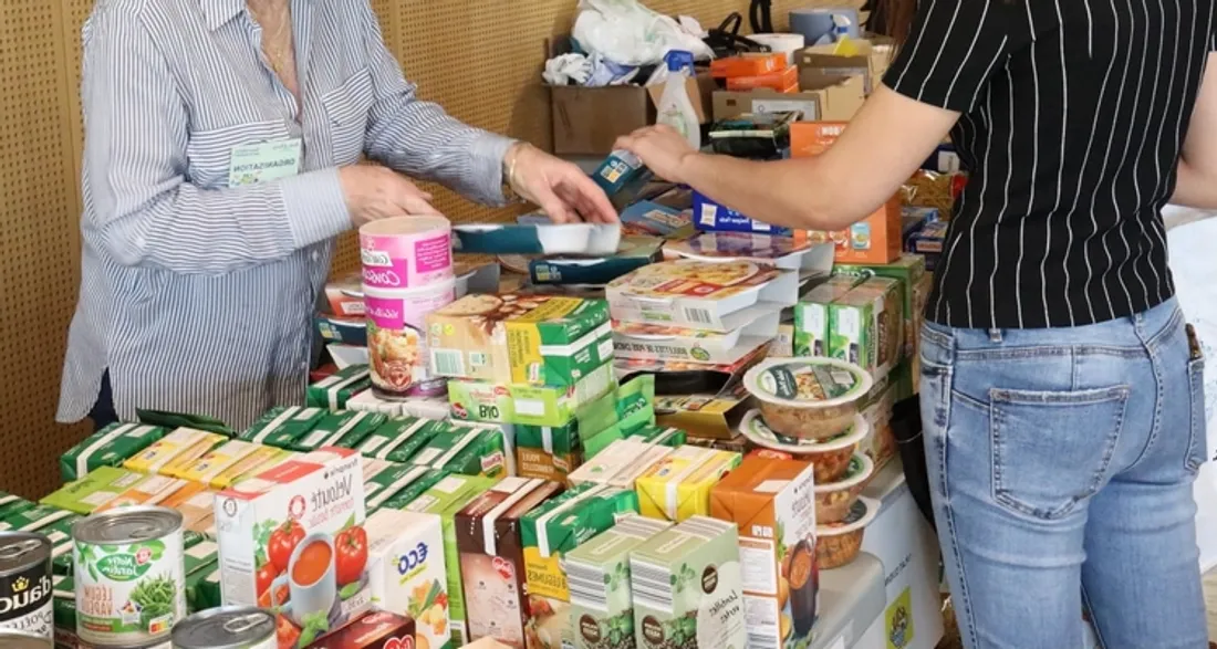 Distribution de colis alimentaires