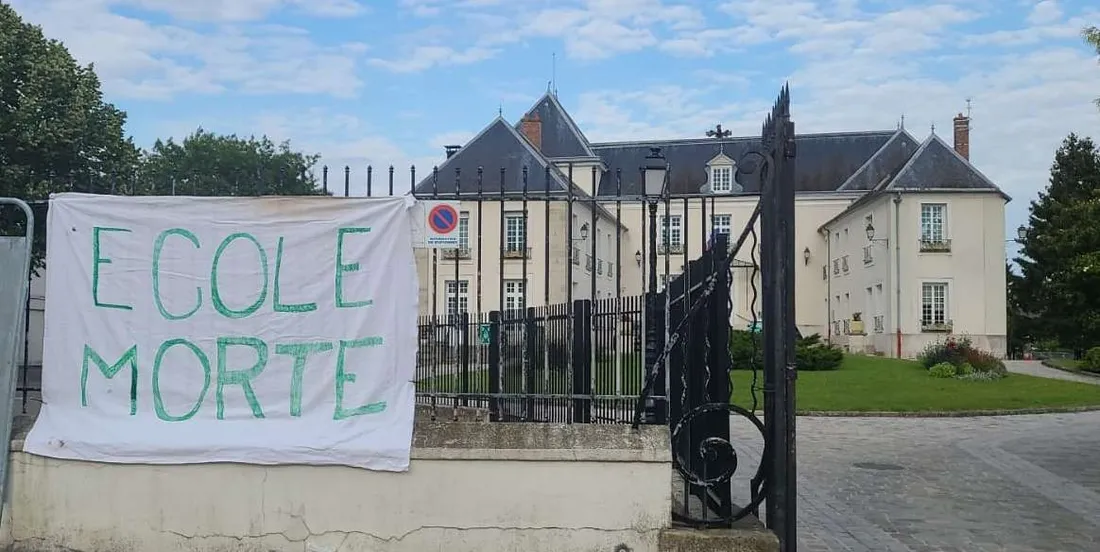 Opération école morte à Verneuil-l'Étang