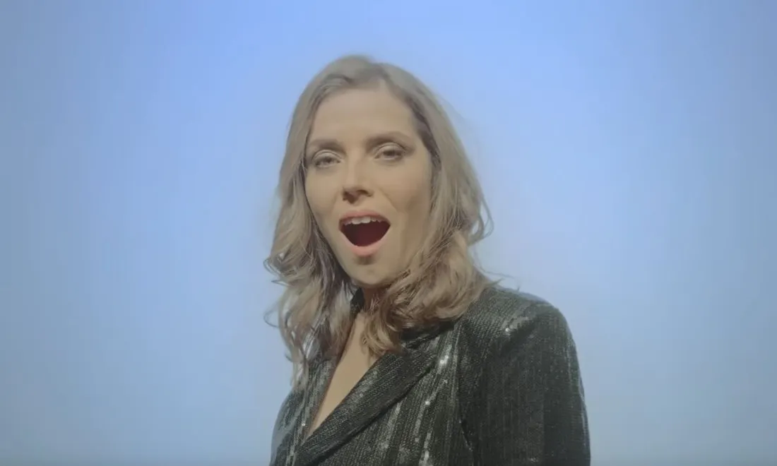 Emma Daumas dans le nouveau clip de "Tu seras"