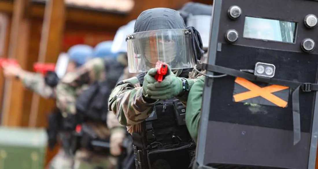 Membre des forces de l'ordre au Parc Saint Paul