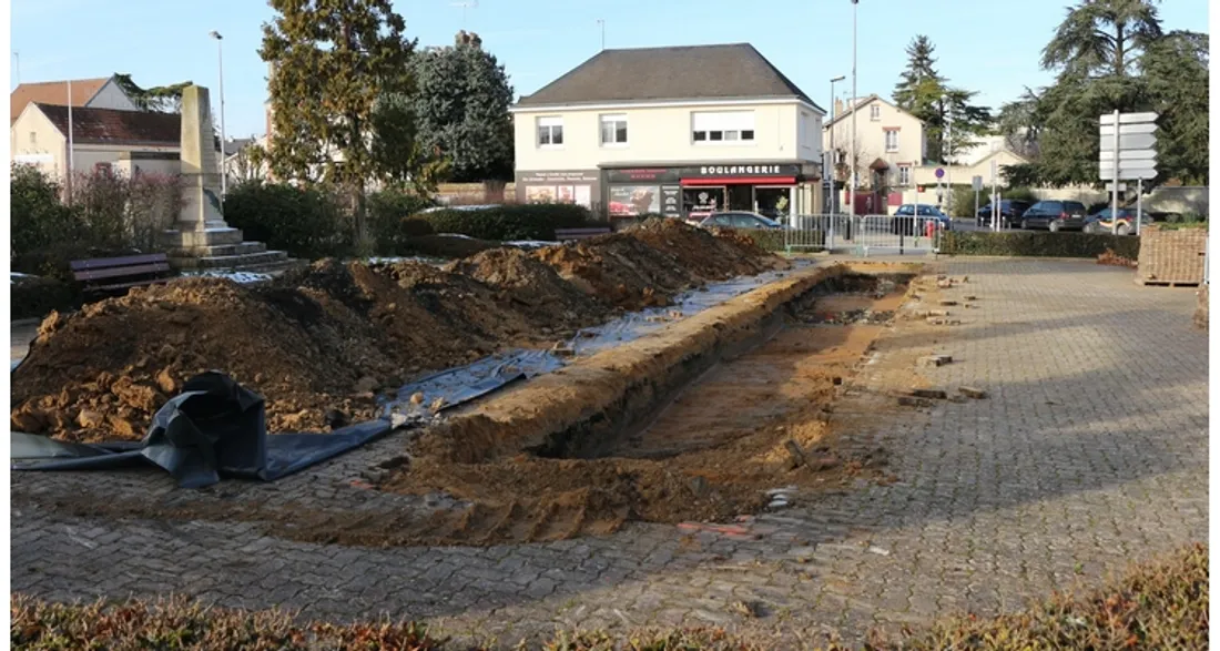 Fouilles sur la place du 19 Mars 1962
