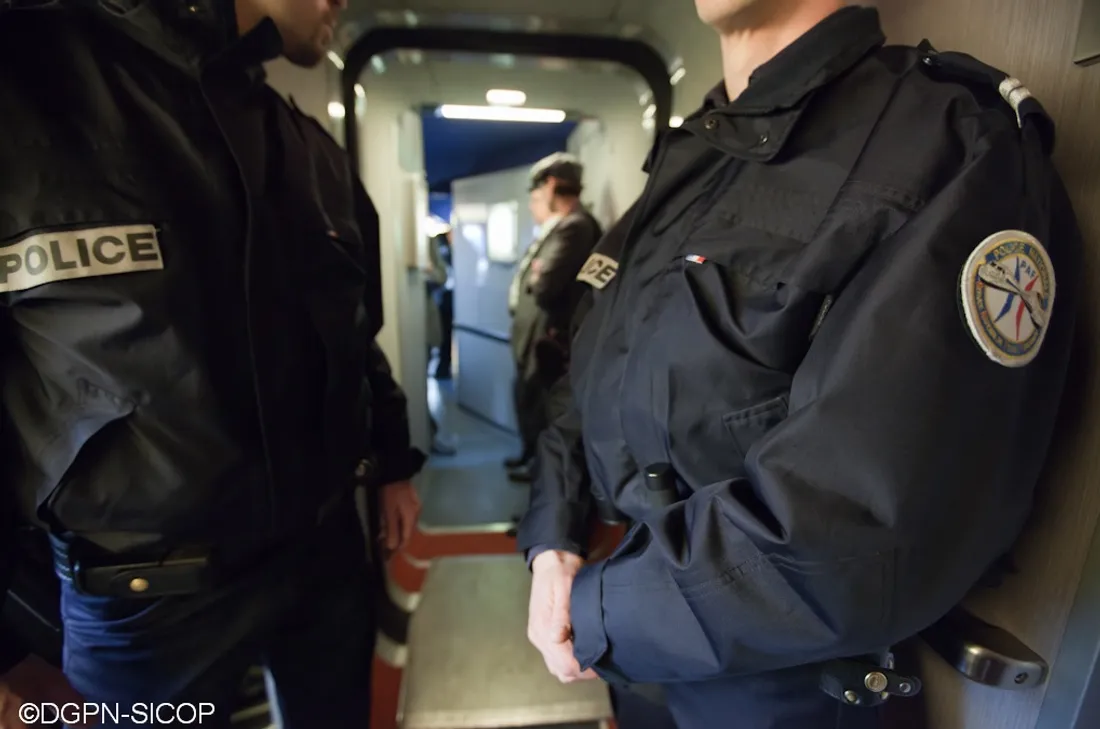 Police aux frontières