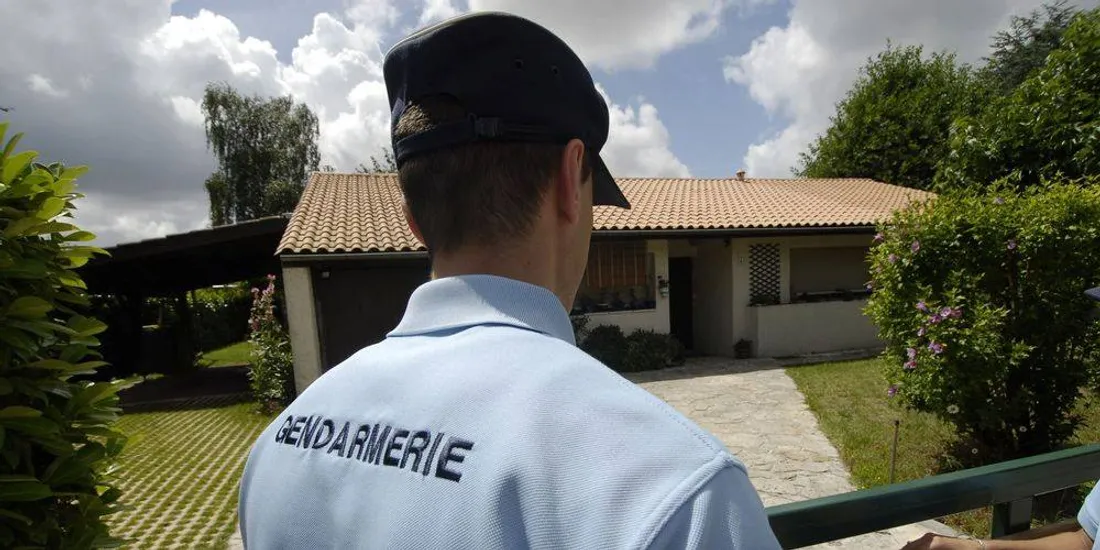 Gendarme en uniforme