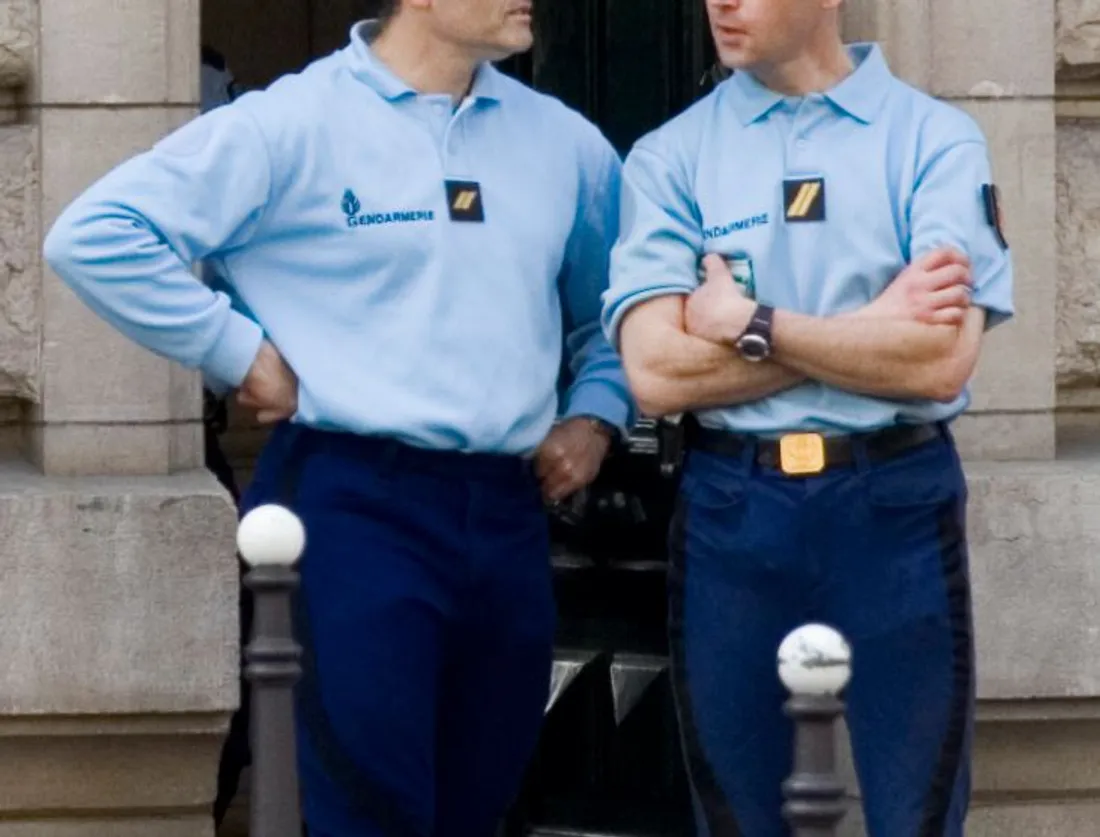 Des gendarmes