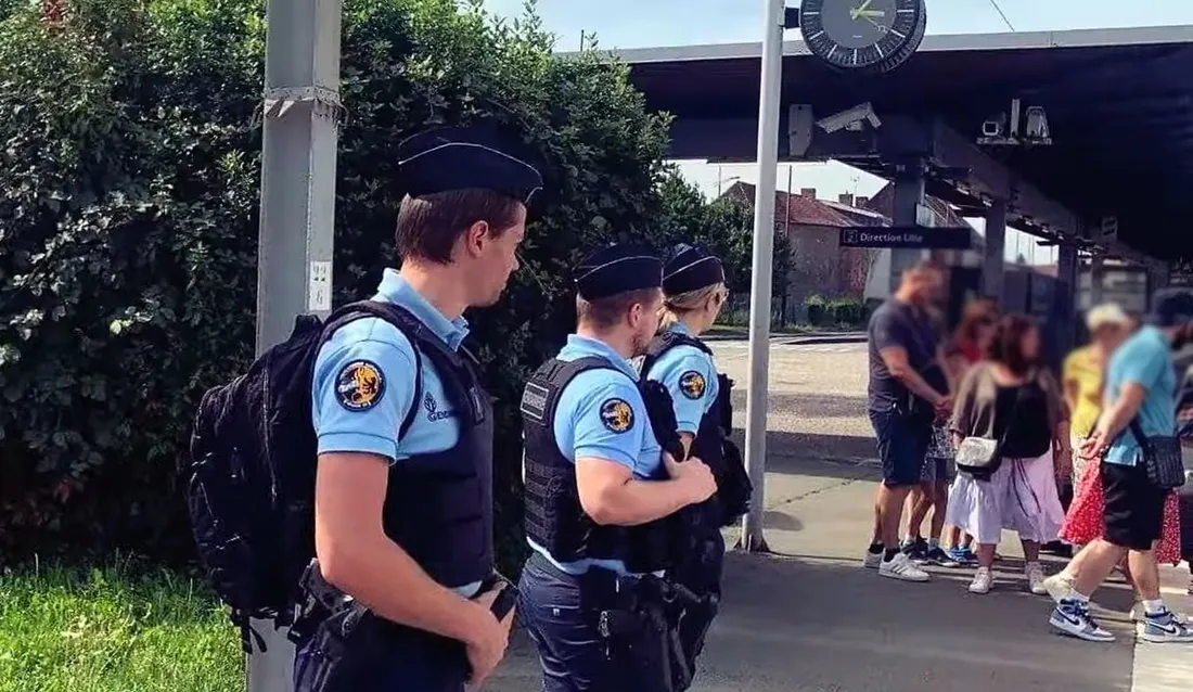 Gendarmes dans une gare des Hauts-de-France