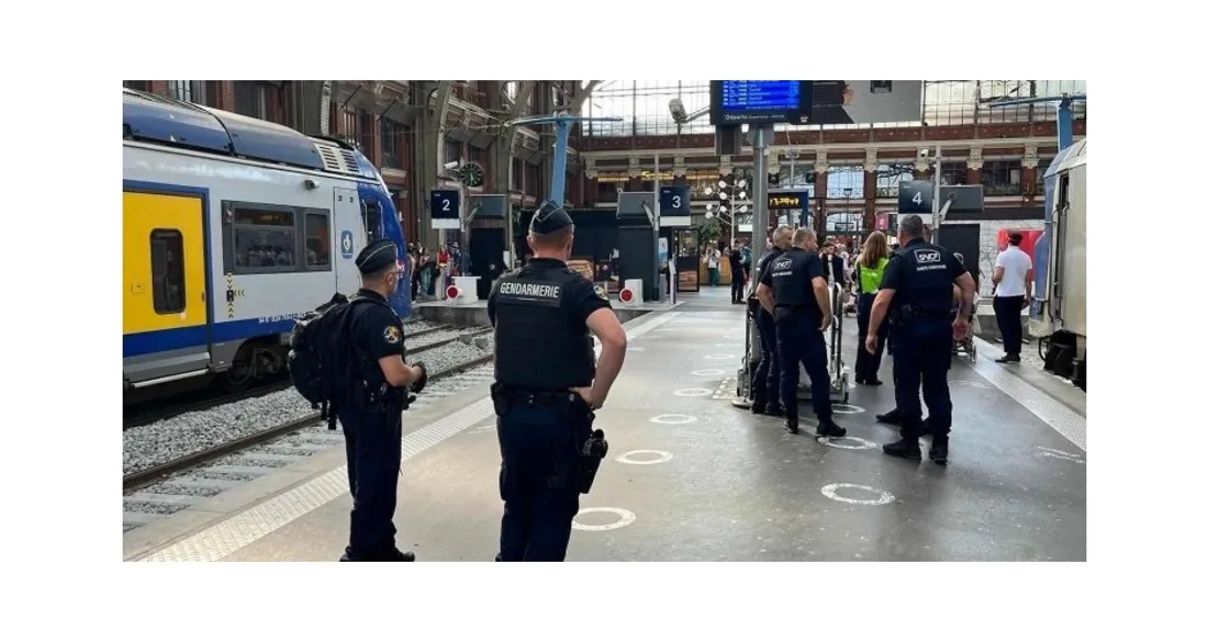 Gendarmes dans une gare des Hauts-de-France