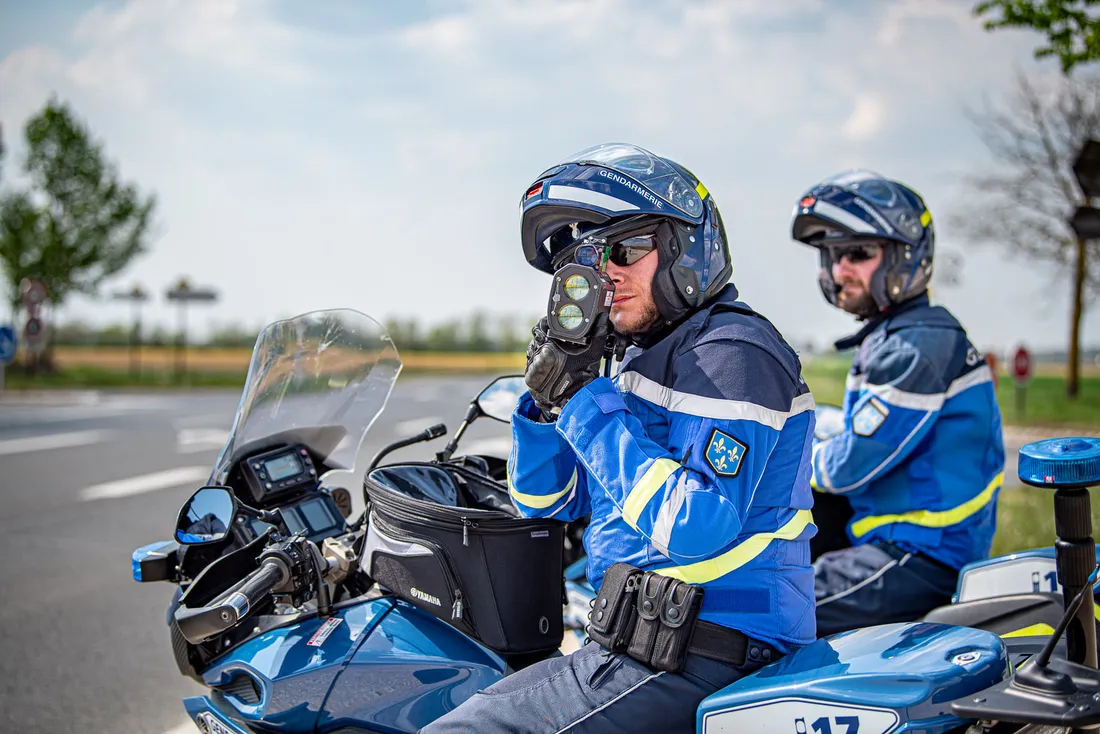 Gendarmes équipés d'un radar