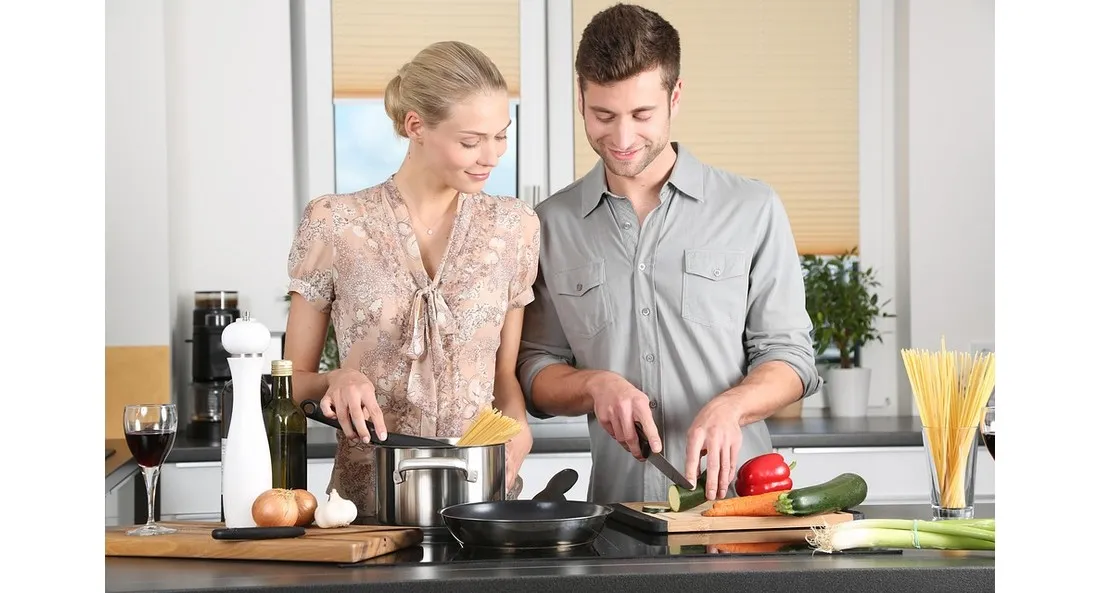 Couple qui cuisine