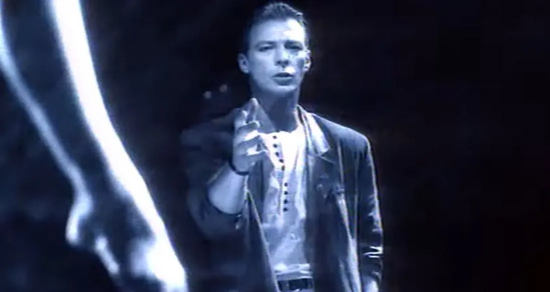 Herbert Léonard dans le clip de "Entre tes mains"