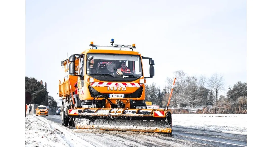 Chasse-neige en hiver