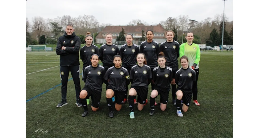 Equipe féminine de seniors R1 (Feryel Zeroual est au 1er rang, deuxième en partant de la gauche)